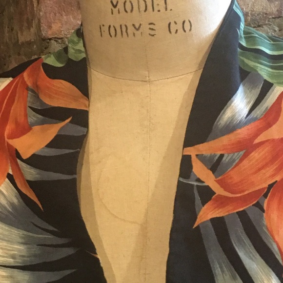 Gorgeous, unique sleeveless top, authentic vintage. Beautiful tropical print. - Picture 5 of 5